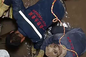 丰满电梯井堵漏施工视频